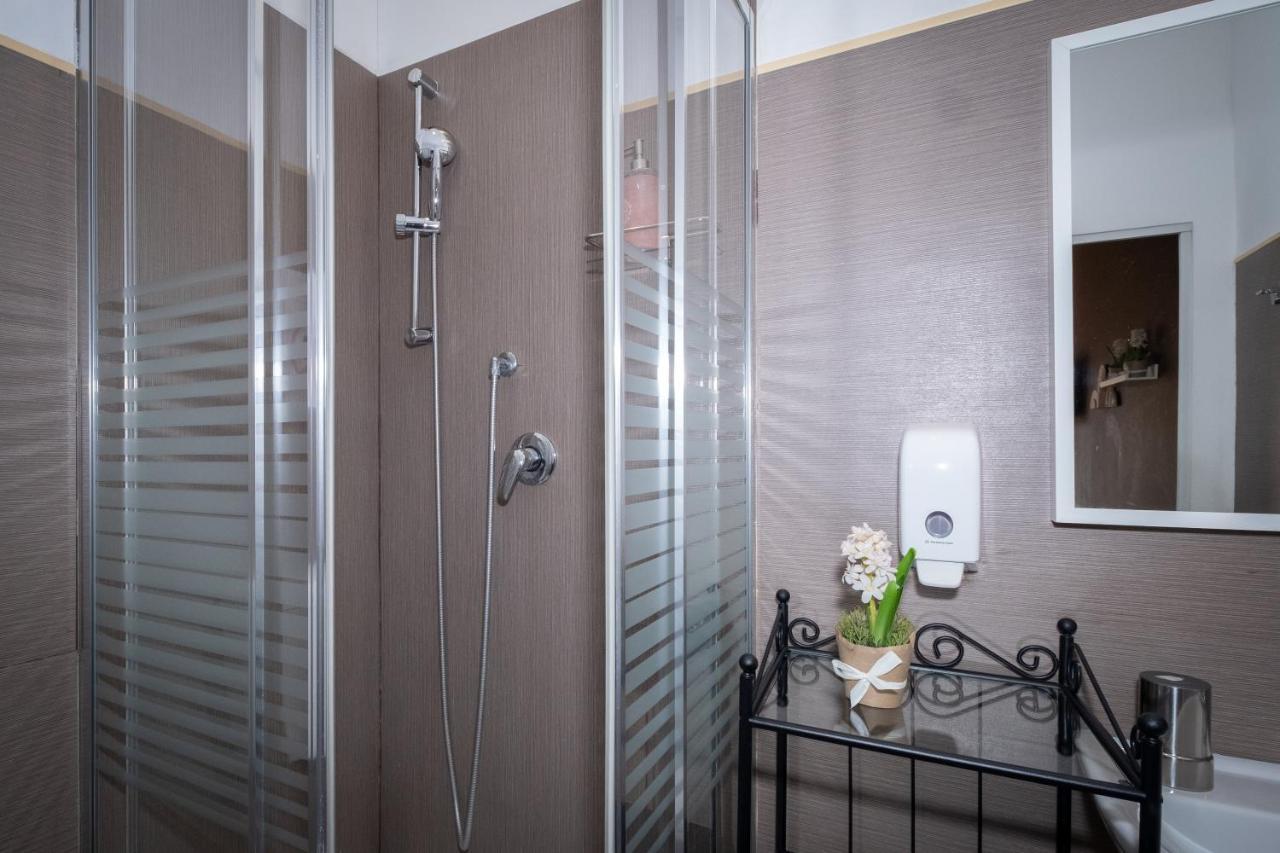 Affittacamere Cconforthotels R&b Semplici Emozioni