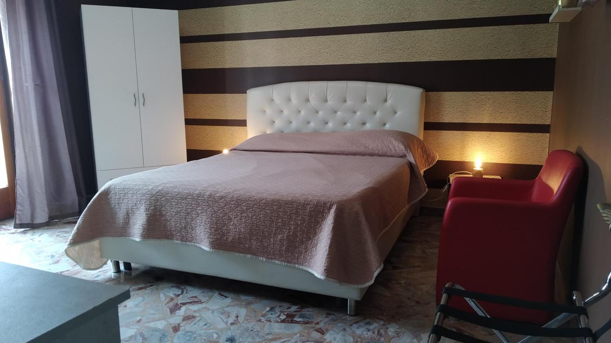 Cconforthotels R&b Semplici Emozioni Affittacamere 2*